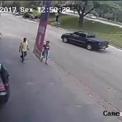 Tire hits in head of man passing street
