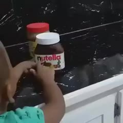 N-u-t-e-l-l-a