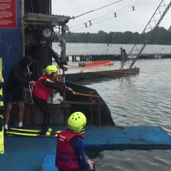 Girl fails at standing up on water skis