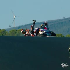 A rollercoaster crash for @aroncanet44 💥