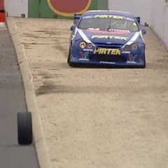 V8 Supercars Flashback - Ambrose's Wheel Trick at Canberra (2001)