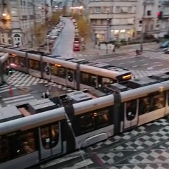 Trois tramways bloqués à un carrefour