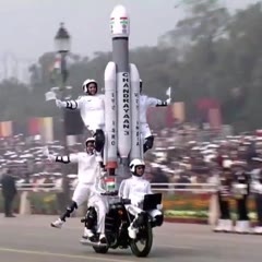 Défilé militaire indien, ce sera utile quand ils entreront en guerre avec le cirque du soleil