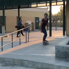 Skatemoppie op de trap