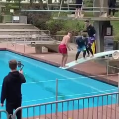 Dive in the Face 😂😆