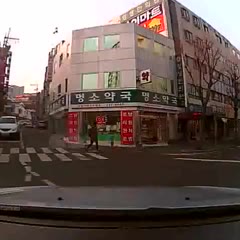 ▲네비인사이드 반막동님 제보/부천 마을버스 사고영상