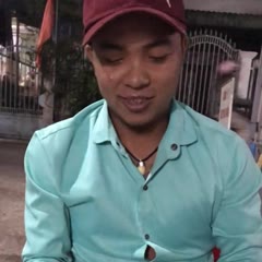 Guy Attempts To Open Bottle With IPhone