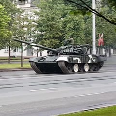 Танк сносит столб в Минске