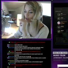 Ana se brule les cheveux en live