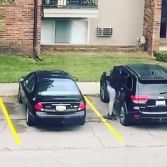 Woman sets her boyfriends car on fire and takes off running