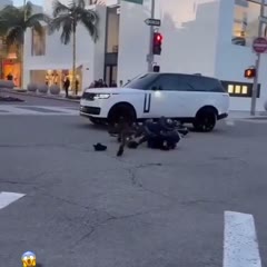 Mopeds run a red light