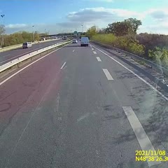 Instant karma pour un automobiliste sur une route à  Ris-Orangis