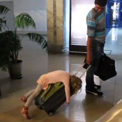 Прилетели с отдыха (дочура жжет)