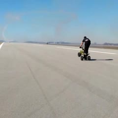 200mph Plane fly-by within feet of person