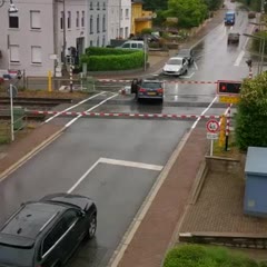 Une automobiliste bloqué sur un passage à niveau